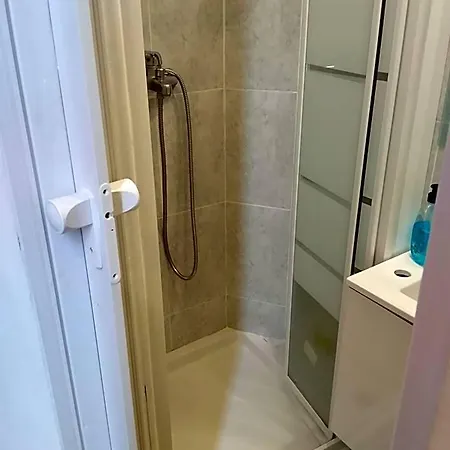C Vendégház *
